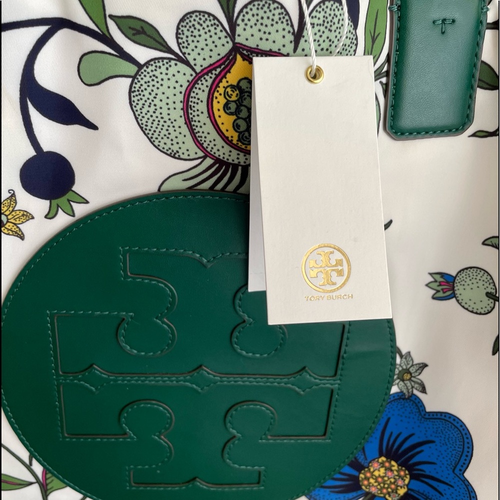 Gorgeous Limited Edition Tory Burch Ella Tote 🌺!